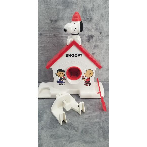 Snoopy Snow Cone Maker with scoop/shovel - Picture 4 of 11